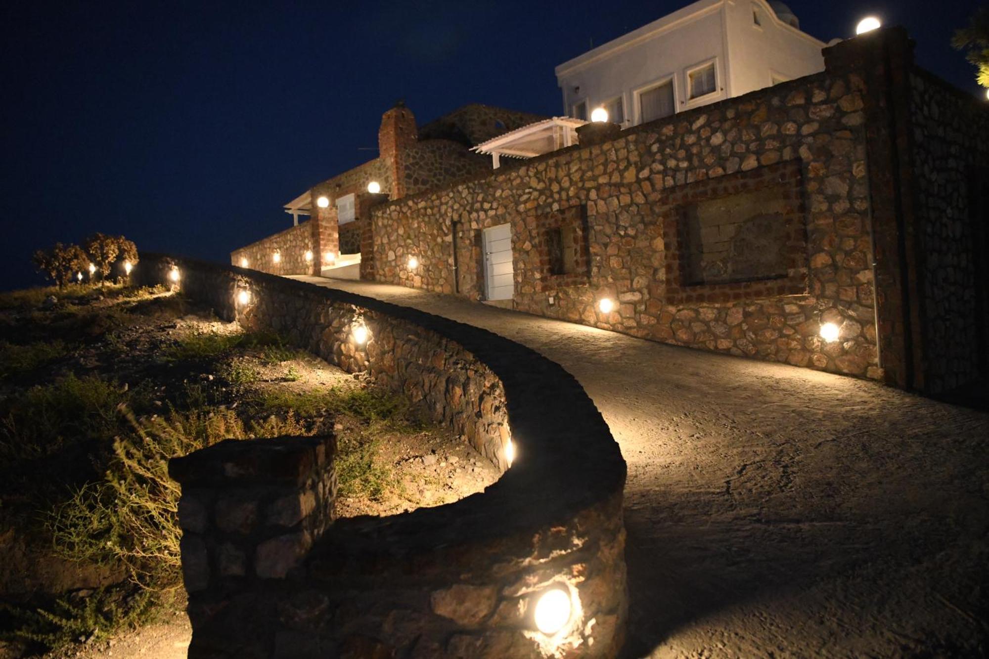 Starlight Luxury Seaside Villa & Suites Imerovígli Buitenkant foto